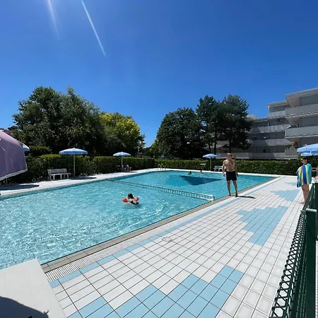Relax By The Pool - Beahost بيبيوني